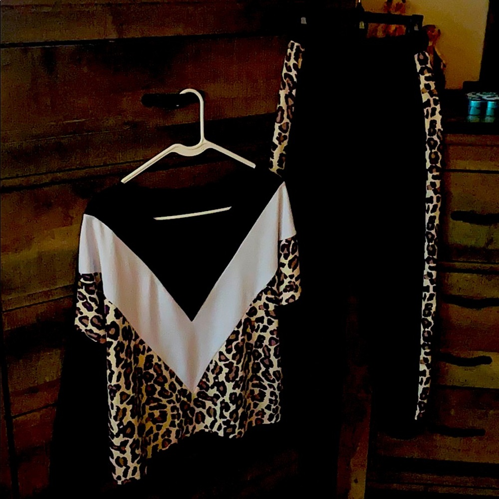 Women’s leopard lounge/jogger set size small